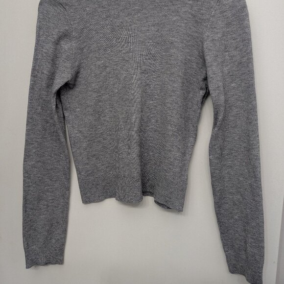 Stradivarius Soft-touch basic knit sweater in grey, v-neck - Picture 5 of 6